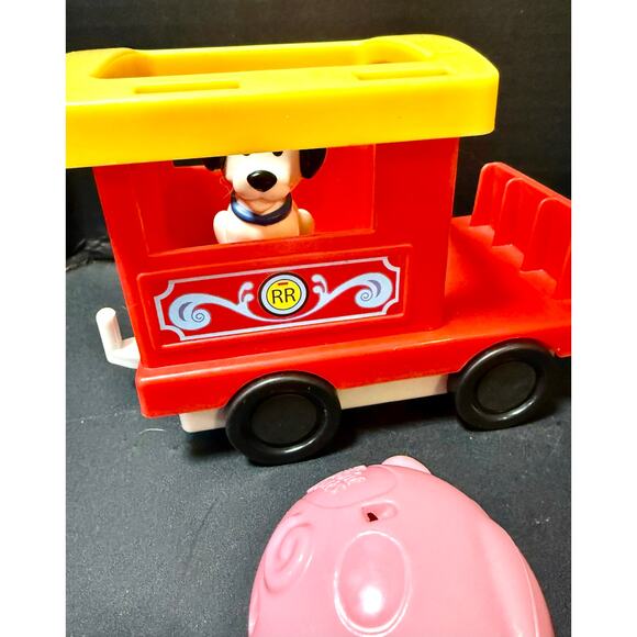 Fisher Price Load n Go Train engineer, dog, balls toot toots excellent vehicle - Picture 4 of 6